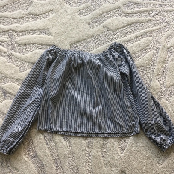 Brandy Melville off the shoulder top - Picture 6 of 6